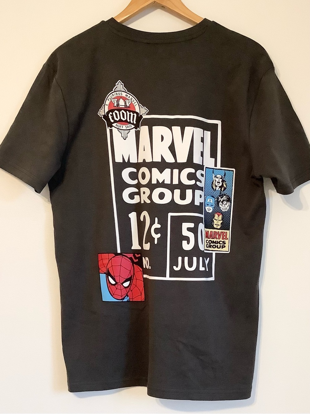 NEW Marvel Gray  Graphic Unisex Tee Center Embroidered Logo Marvel Comics Sz. M